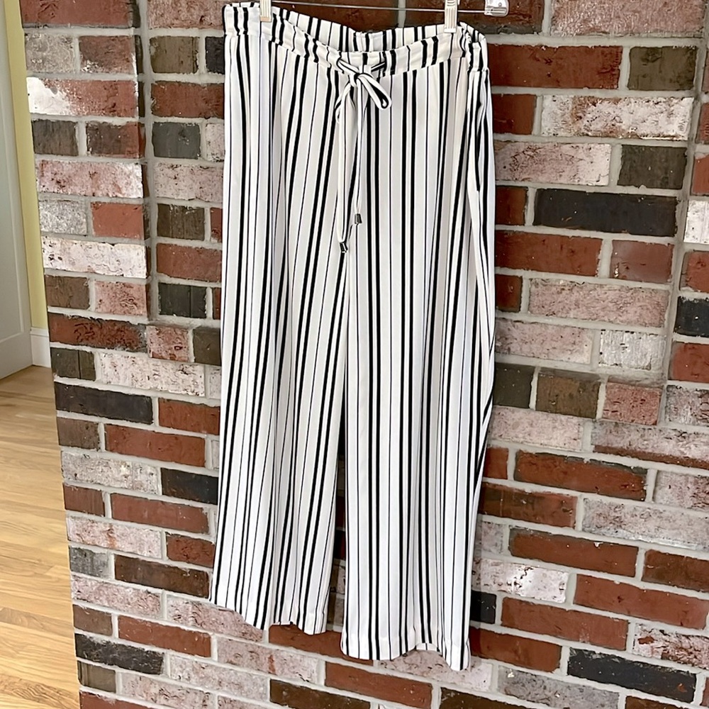 JONES NEW YORK Cream & Black Striped Silky Wide Leg Tailored Pullon Pant… - Picture 4 of 10